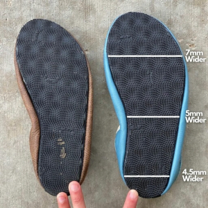 Design of wide and flat out sole
